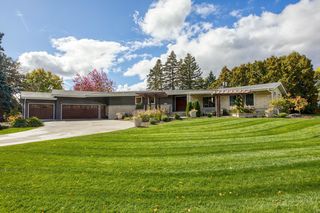 5432 Highwood Drive W