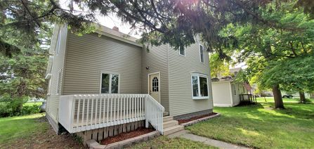 134 Oak Street S