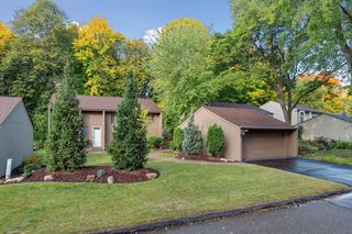 1865 Black Oaks Lane N