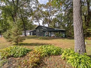 3925 Breezy Point Drive NE