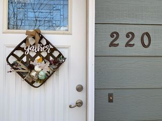 220 Lakeview Drive