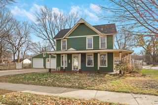 400 8th Street E