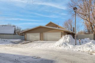 2226 Kings Valley Road E