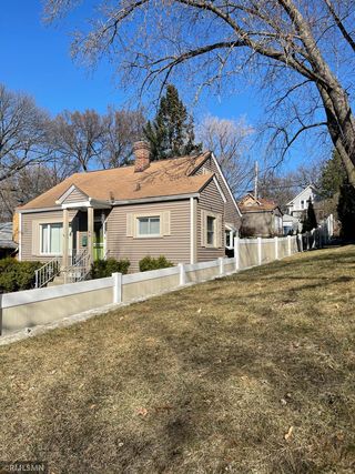 49 Thomas Avenue S