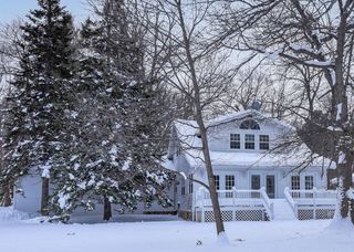 209 Park Avenue W