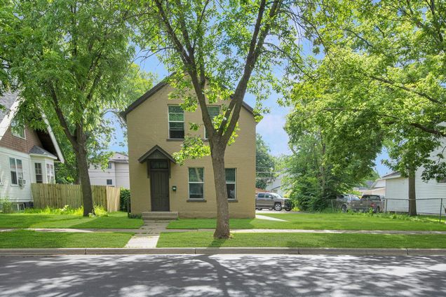 620 8th Avenue S Saint Cloud, MN House Active - Photo 1 of 15. Opens carousel modal