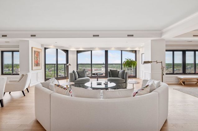 1201 Yale Place Unit 2102