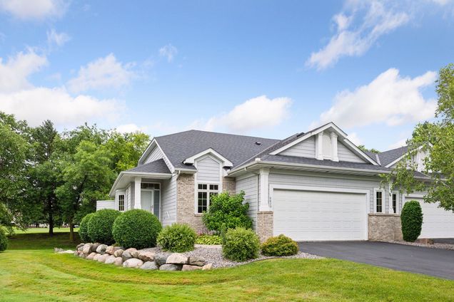 8820 Pointe Vista Drive