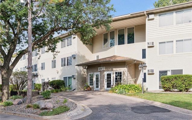 10311 Cedar Lake Road Unit 210