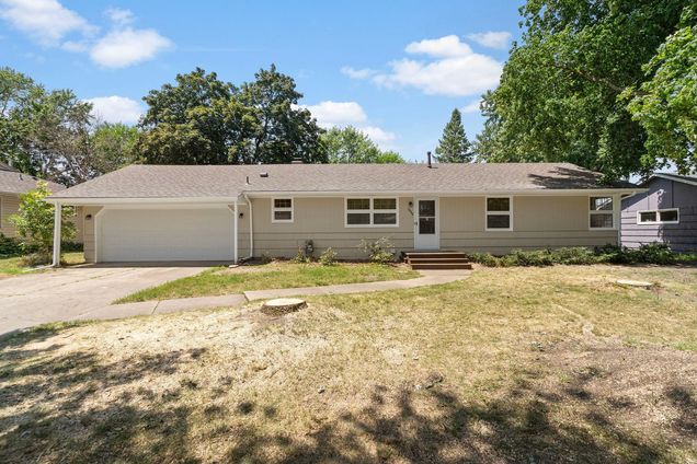 10212 Xerxes Avenue S Bloomington, MN House Active - Photo 1 of 30. Opens carousel modal