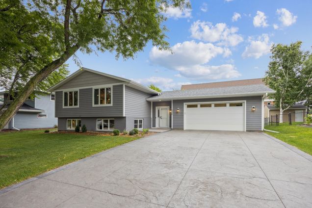 1934 Hythe Street Roseville, MN House Active - Photo 1 of 28. Opens carousel modal