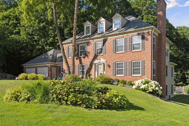 18500 Beaverwood Road Minnetonka, MN House Active - Photo 1 of 32. Opens carousel modal