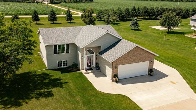 16895 739th Street Hayfield, MN House Active - Photo 1 of 44. Opens carousel modal