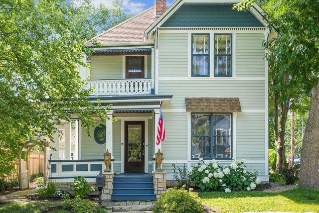 411 Olive Street W