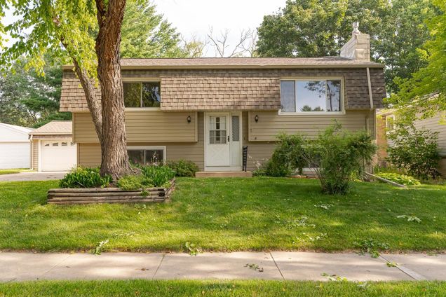 429 31st Street NW Rochester, MN House Active - Photo 1 of 41. Opens carousel modal