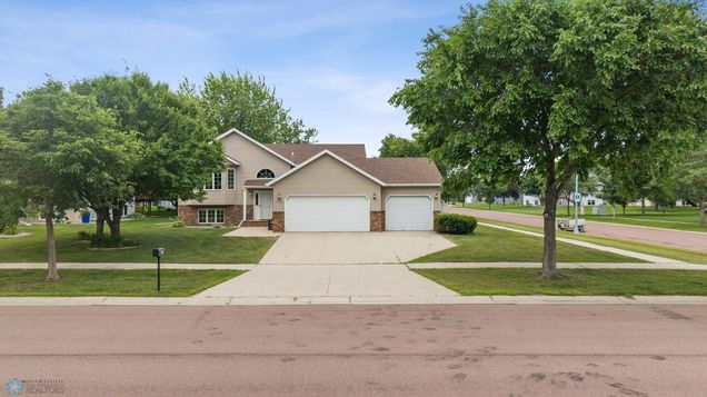 2803 33rd Street S Fargo, ND House Active - Photo 1 of 45. Opens carousel modal