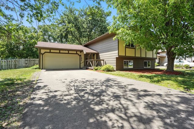 1925 Betty Jane Court North Saint Paul, MN House Active - Photo 1 of 22. Opens carousel modal