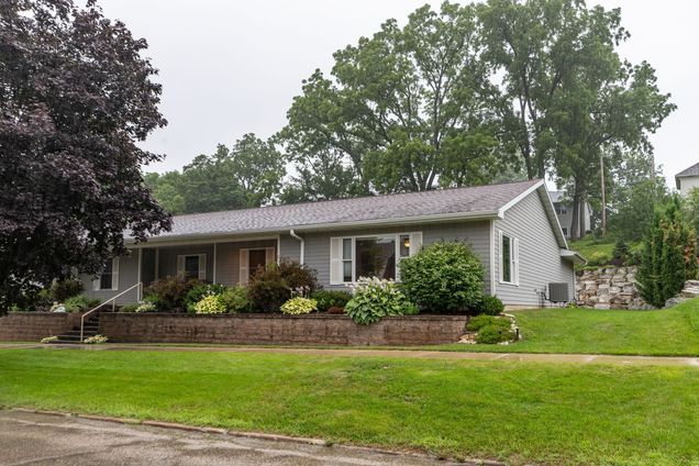 413 Fillmore Street W