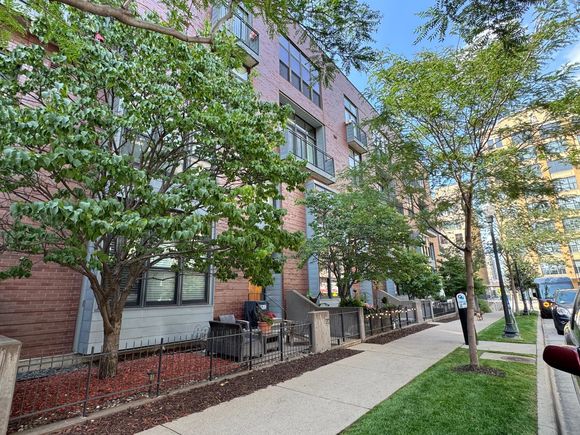 200 Park Avenue Unit 303