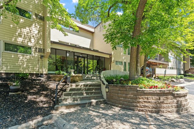 12600 Parkwood Drive Unit 210