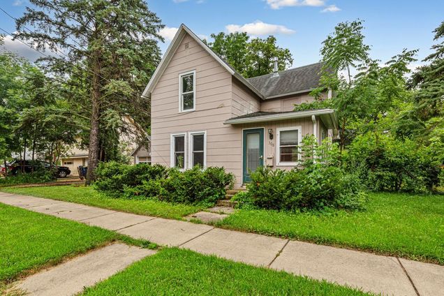 308 7th Street E