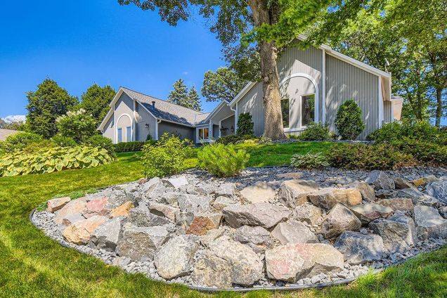 4536 Foothill Trail