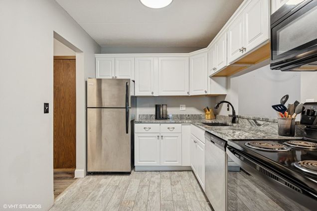 10401 Cedar Lake Road Unit 209
