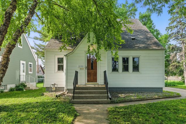 1032 Scheffer Avenue Saint Paul, MN House Active - Photo 1 of 24. Opens carousel modal