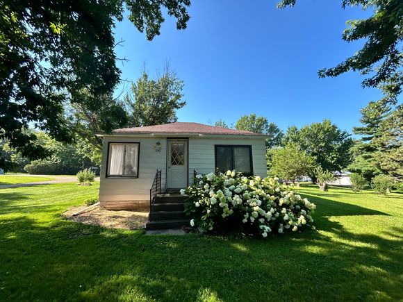 1040 1st Avenue NE Glenwood, MN House Active - Photo 1 of 22. Opens carousel modal