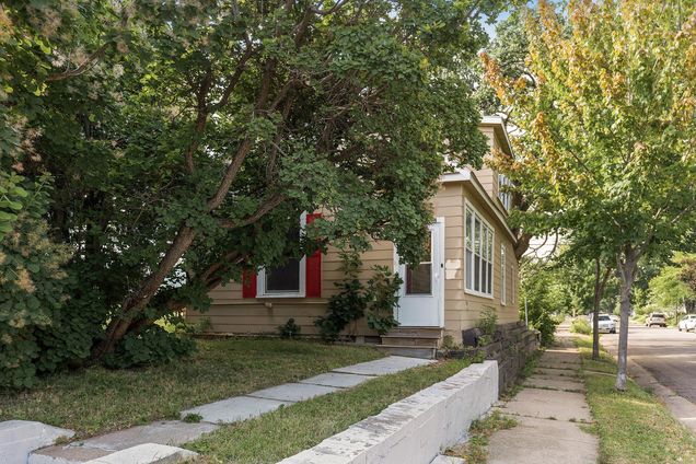 933 Front Avenue