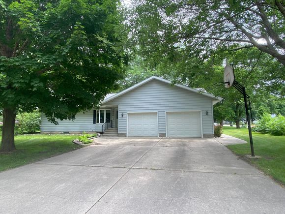 2509 6th Street SW Willmar, MN House Active - Photo 1 of 24. Opens carousel modal