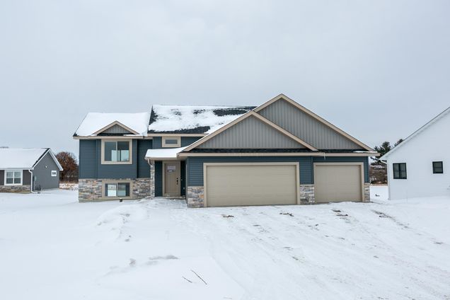 1643 75th Avenue Hammond, WI House Active - Photo 1 of 31. Opens carousel modal