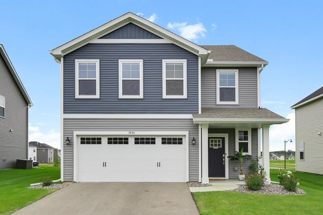 7490 Upper 38th Street N Oakdale, MN House Active - Photo 1 of 25. Opens carousel modal