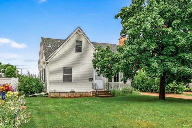 6802 46th Avenue N Crystal, MN House Active - Photo 1 of 26. Opens carousel modal
