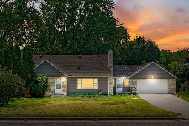 2777 Oxford Street N Roseville, MN House Active - Photo 1 of 42. Opens carousel modal