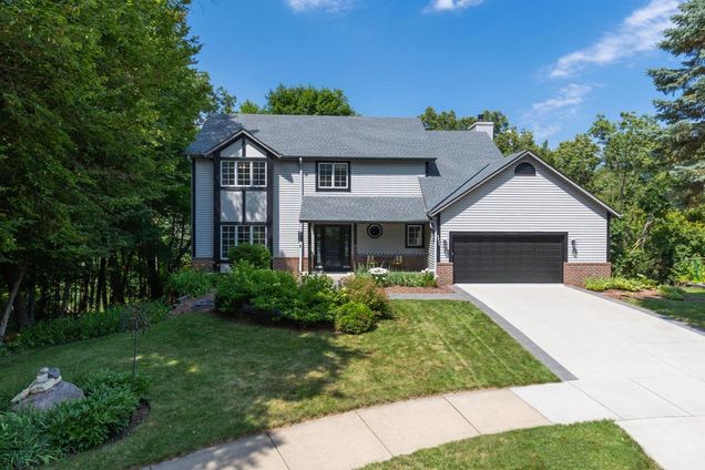 8855 Sylvan Ridge