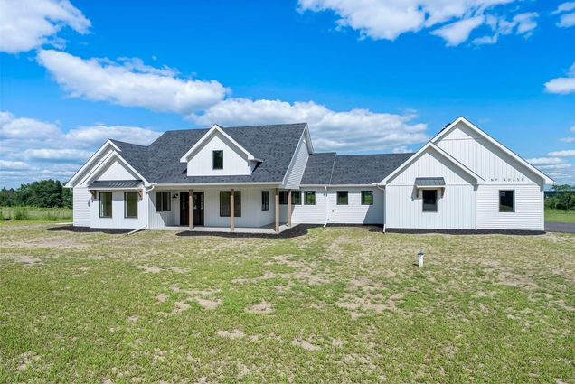 40355 Hemingway Avenue North Branch, MN House Active - Photo 1 of 54. Opens carousel modal