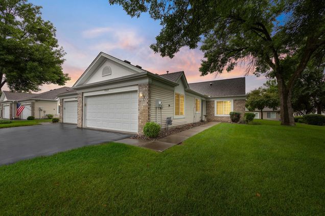 9269 Prairieview Trail N