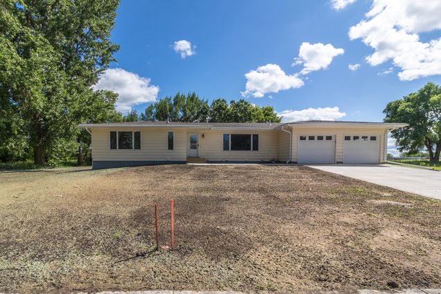 3501 4th Avenue NW Willmar, MN House Active - Photo 1 of 30. Opens carousel modal