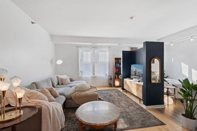 445 Wacouta Street Unit 403
