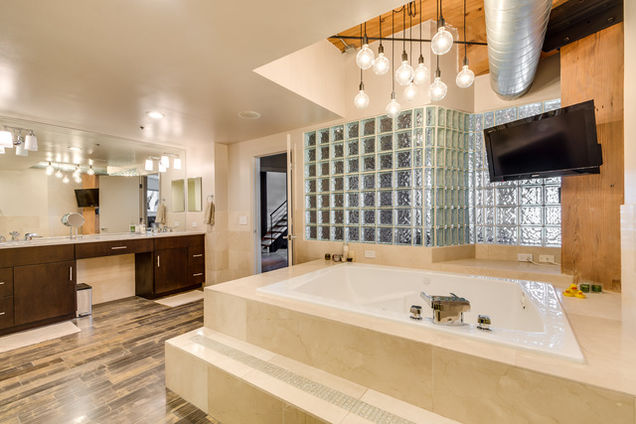 411 W Ontario Street Unit 504 - Photo 16 of 25