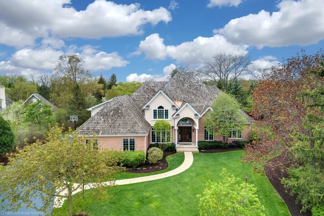 406 Farrington Drive LINCOLNSHIRE, IL House Sold - Photo 1 of 7. Opens carousel modal