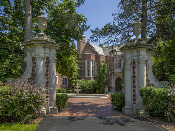 405 N Mayflower Road - Photo 2 of 28