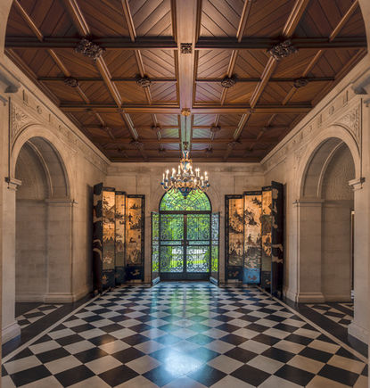 405 N Mayflower Road - Photo 4 of 28