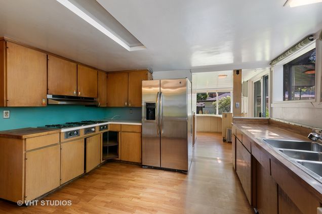 507 Lake Avenue Wilmette, IL House Sold - Photo 14 of 41. Opens carousel modal