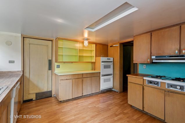 507 Lake Avenue Wilmette, IL House Sold - Photo 15 of 41. Opens carousel modal