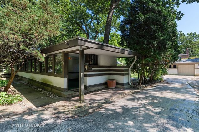 507 Lake Avenue Wilmette, IL House Sold - Photo 2 of 41. Opens carousel modal