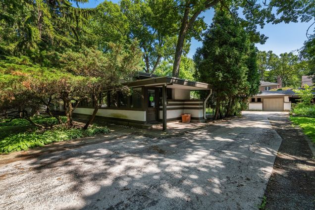 507 Lake Avenue Wilmette, IL House Sold - Photo 3 of 41. Opens carousel modal