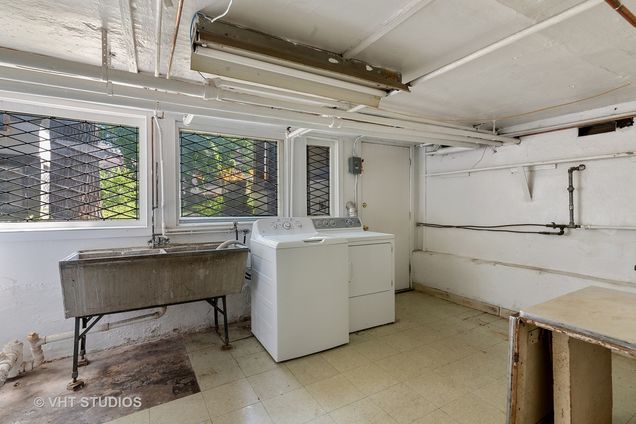 507 Lake Avenue Wilmette, IL House Sold - Photo 33 of 41. Opens carousel modal