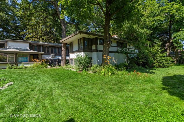 507 Lake Avenue Wilmette, IL House Sold - Photo 36 of 41. Opens carousel modal